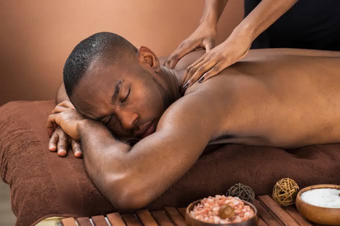What is Lingam Massage? How is it done? 1 professional lingam massage session